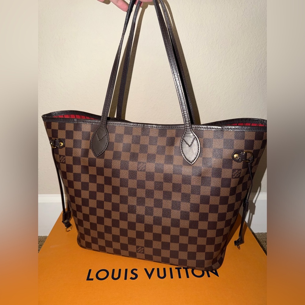 Louis Vuitton Neverfull MM Tote